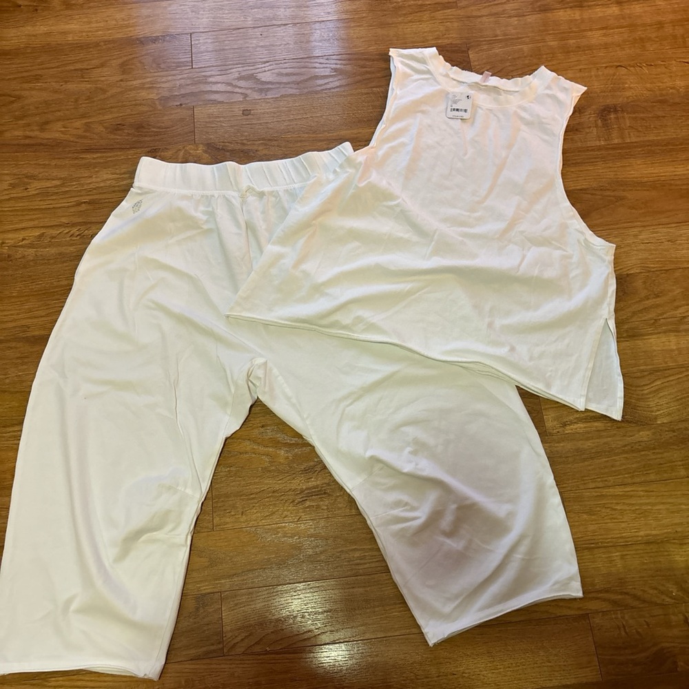 Hot shot White Sleeveless Top and Pants Set